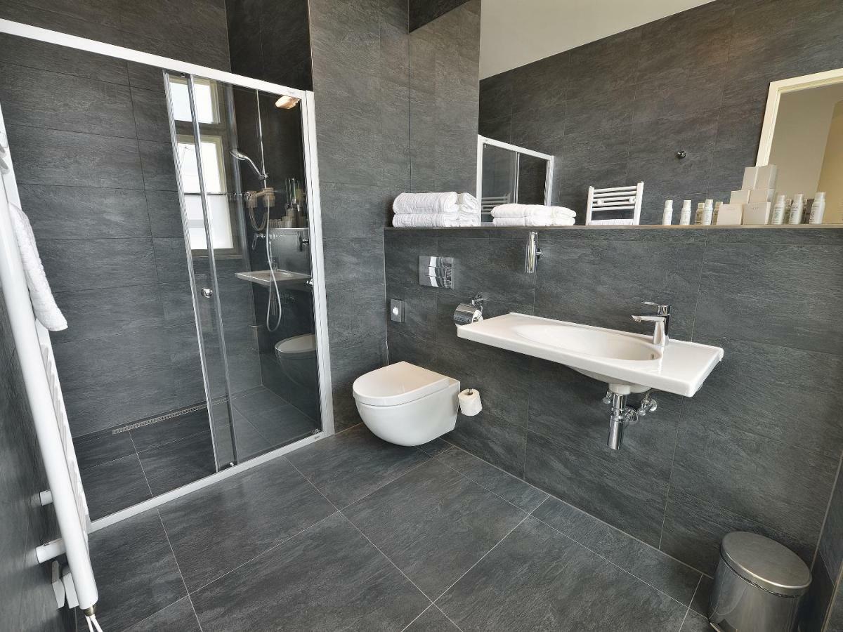 Hotel Ea New Town 4*